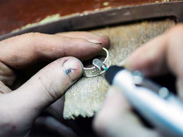 Goldschmiede Annette Lührs: Trauringe, Schmuck, Trauringkurse